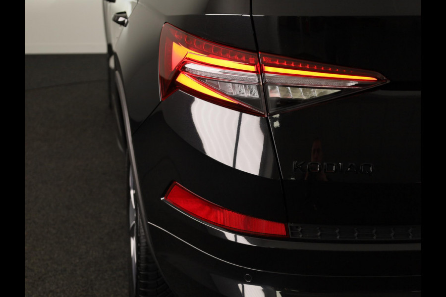 Škoda Kodiaq 1.5 TSI Sportline Business 150 pk Automaat (DSG) | Navigatie | Trekhaak (wegklapbaar) | Parkeersensoren | Achteruitrijcamera | Autom. airco (3 zones) | Stoelverwarming |