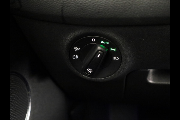 Škoda Kodiaq 1.5 TSI Sportline Business 150 pk Automaat (DSG) | Navigatie | Trekhaak (wegklapbaar) | Parkeersensoren | Achteruitrijcamera | Autom. airco (3 zones) | Stoelverwarming |