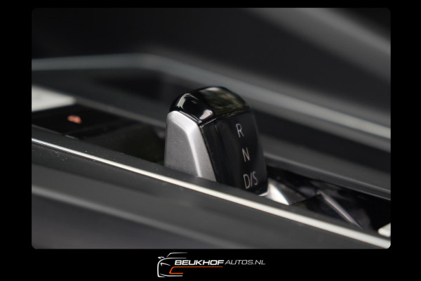 Volkswagen Golf 1.5 eTSI R-Line Pano H&K Audio Cruise Camera