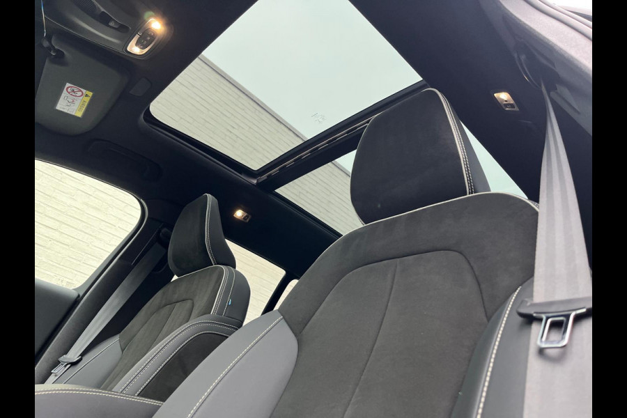 Volvo XC40 1.5 T5 Plug-in hybrid Ultimate Dark | Panorama dak | Zwenkbare trekhaak | Adaptieve cruise | Memory | Blis |