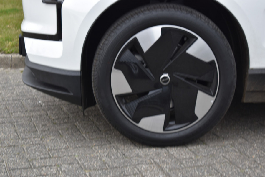 Volvo EX30 Extended Range Plus 69 kWh | ACC | Blis | H&K | Camera | 19"LMV | Elektr. klep