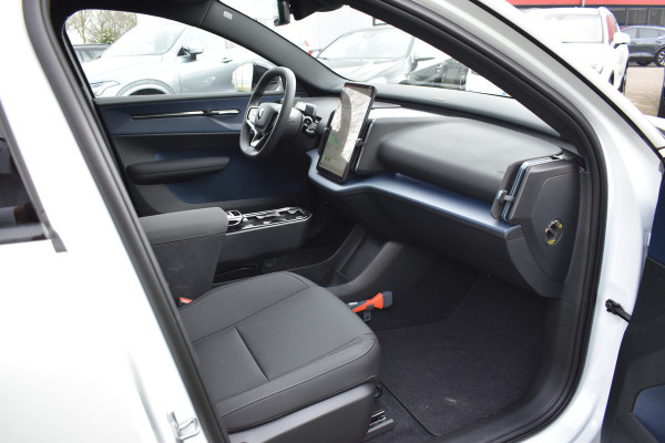 Volvo EX30 Extended Range Plus 69 kWh | ACC | Blis | H&K | Camera | 19"LMV | Elektr. klep