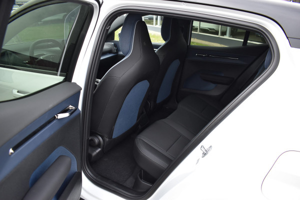 Volvo EX30 Extended Range Plus 69 kWh | ACC | Blis | H&K | Camera | 19"LMV | Elektr. klep