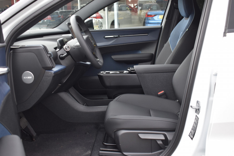 Volvo EX30 Extended Range Plus 69 kWh | ACC | Blis | H&K | Camera | 19"LMV | Elektr. klep