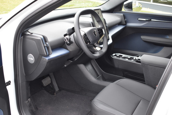 Volvo EX30 Extended Range Plus 69 kWh | ACC | Blis | H&K | Camera | 19"LMV | Elektr. klep