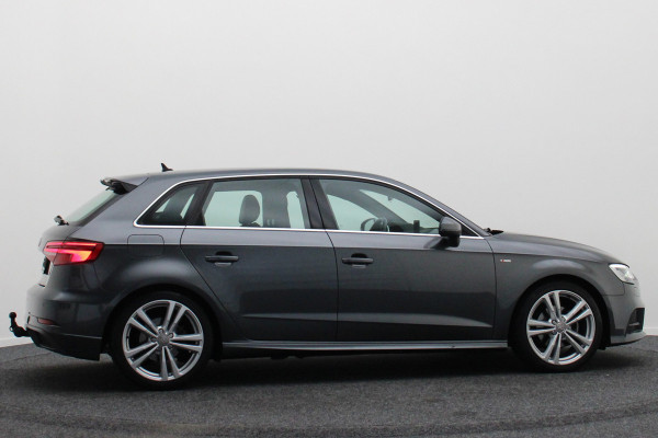 Audi A3 Sportback 35 TFSI CoD Advance Sport Leder/Stof, Stoelverwarming, Apple Carplay, Camera, Trekhaak, LED, 18''