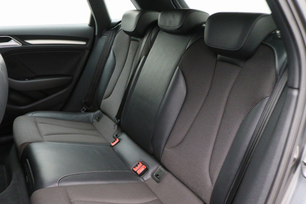 Audi A3 Sportback 35 TFSI CoD Advance Sport Leder/Stof, Stoelverwarming, Apple Carplay, Camera, Trekhaak, LED, 18''