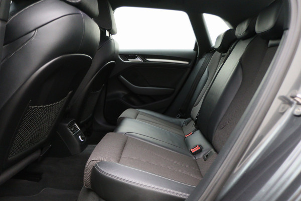 Audi A3 Sportback 35 TFSI CoD Advance Sport Leder/Stof, Stoelverwarming, Apple Carplay, Camera, Trekhaak, LED, 18''