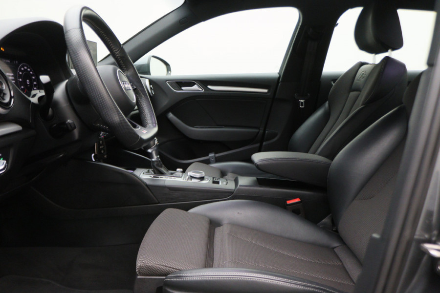 Audi A3 Sportback 35 TFSI CoD Advance Sport Leder/Stof, Stoelverwarming, Apple Carplay, Camera, Trekhaak, LED, 18''