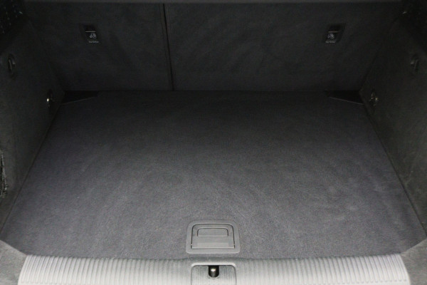 Audi A3 Sportback 35 TFSI CoD Advance Sport Leder/Stof, Stoelverwarming, Apple Carplay, Camera, Trekhaak, LED, 18''