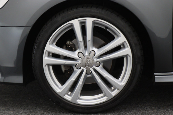 Audi A3 Sportback 35 TFSI CoD Advance Sport Leder/Stof, Stoelverwarming, Apple Carplay, Camera, Trekhaak, LED, 18''