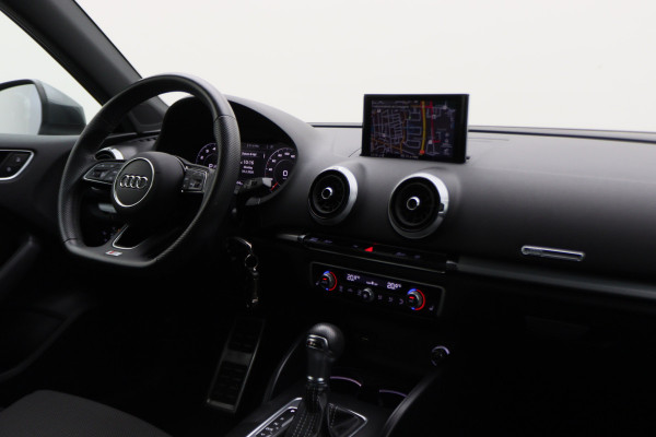 Audi A3 Sportback 35 TFSI CoD Advance Sport Leder/Stof, Stoelverwarming, Apple Carplay, Camera, Trekhaak, LED, 18''