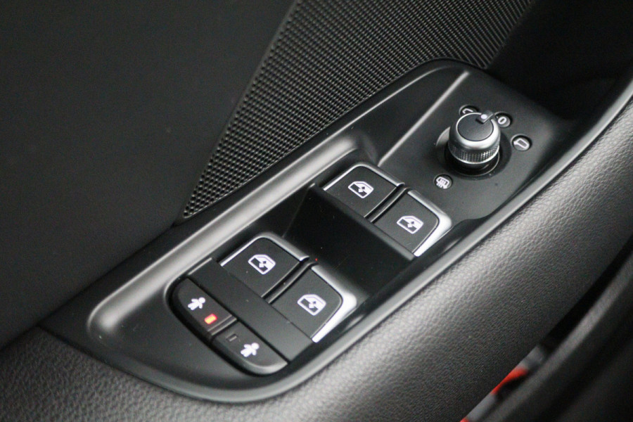 Audi A3 Sportback 35 TFSI CoD Advance Sport Leder/Stof, Stoelverwarming, Apple Carplay, Camera, Trekhaak, LED, 18''