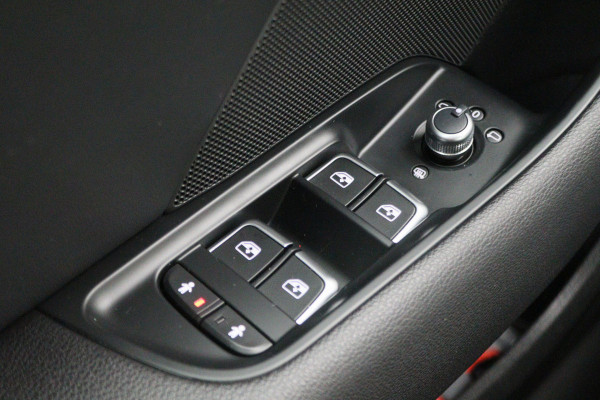 Audi A3 Sportback 35 TFSI CoD Advance Sport Leder/Stof, Stoelverwarming, Apple Carplay, Camera, Trekhaak, LED, 18''