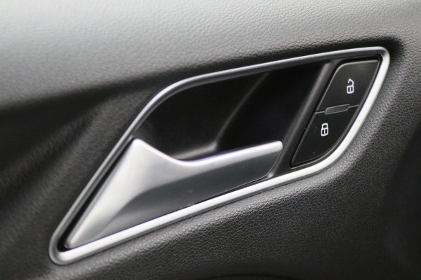 Audi A3 Sportback 35 TFSI CoD Advance Sport Leder/Stof, Stoelverwarming, Apple Carplay, Camera, Trekhaak, LED, 18''