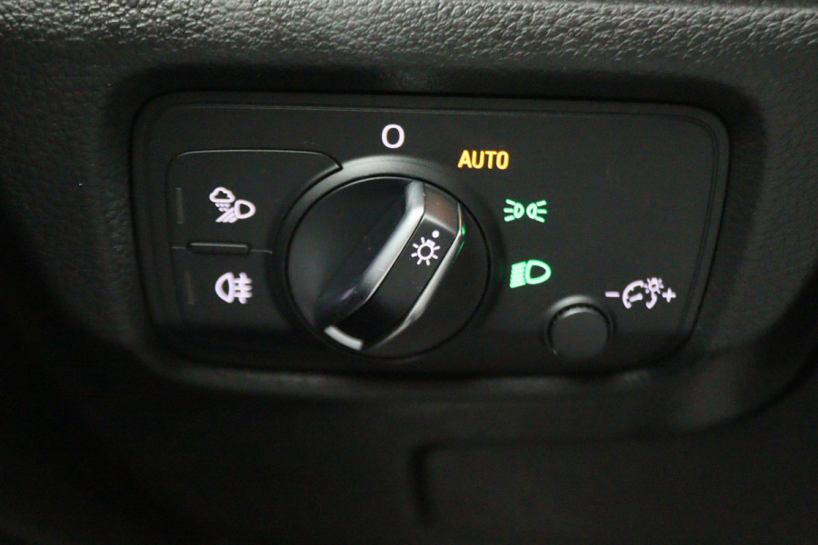 Audi A3 Sportback 35 TFSI CoD Advance Sport Leder/Stof, Stoelverwarming, Apple Carplay, Camera, Trekhaak, LED, 18''