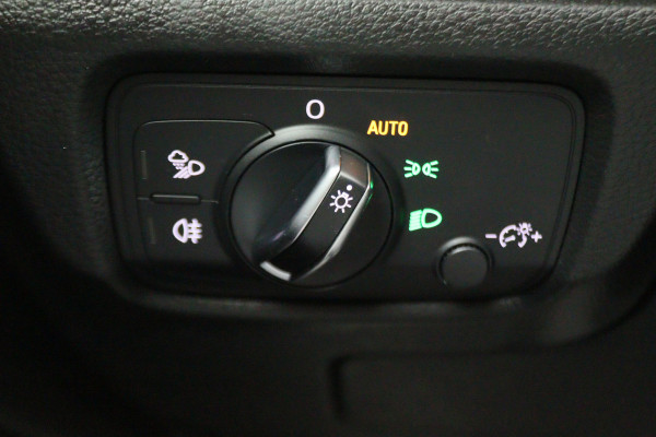 Audi A3 Sportback 35 TFSI CoD Advance Sport Leder/Stof, Stoelverwarming, Apple Carplay, Camera, Trekhaak, LED, 18''