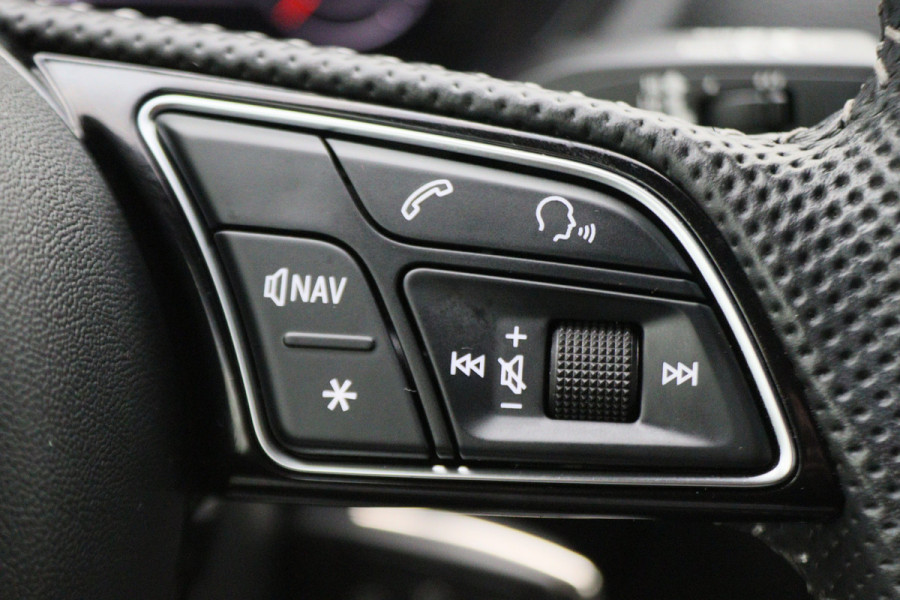 Audi A3 Sportback 35 TFSI CoD Advance Sport Leder/Stof, Stoelverwarming, Apple Carplay, Camera, Trekhaak, LED, 18''