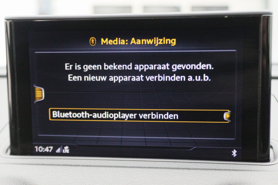 Audi A3 Sportback 35 TFSI CoD Advance Sport Leder/Stof, Stoelverwarming, Apple Carplay, Camera, Trekhaak, LED, 18''