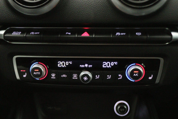 Audi A3 Sportback 35 TFSI CoD Advance Sport Leder/Stof, Stoelverwarming, Apple Carplay, Camera, Trekhaak, LED, 18''