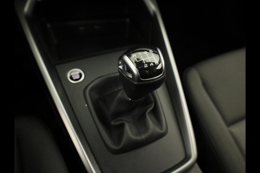 Audi A3 Sportback 30 TFSI Pro Line 110PK | Navigatie via app | Parkeersensoren | 18 inch Lichtmetalen velgen | Cruise controle