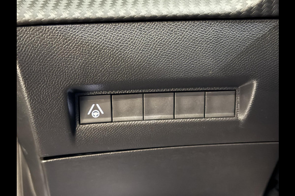 Peugeot 208 Hybrid 136 e-DCS6 GT Leder Alcantara interieur