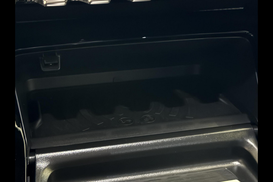 Peugeot 208 Hybrid 136 e-DCS6 GT Leder Alcantara interieur
