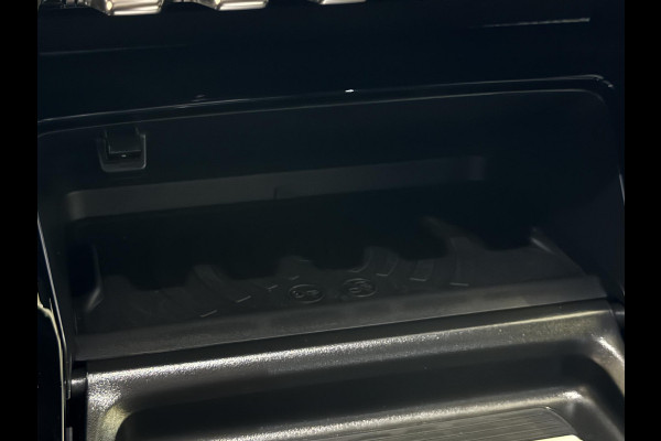 Peugeot 208 Hybrid 136 e-DCS6 GT Leder Alcantara interieur