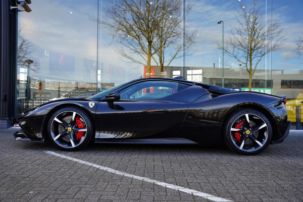 Ferrari SF90 Stradale 4.0 V8 / Carbon Interieur + Exterieur / Lifting