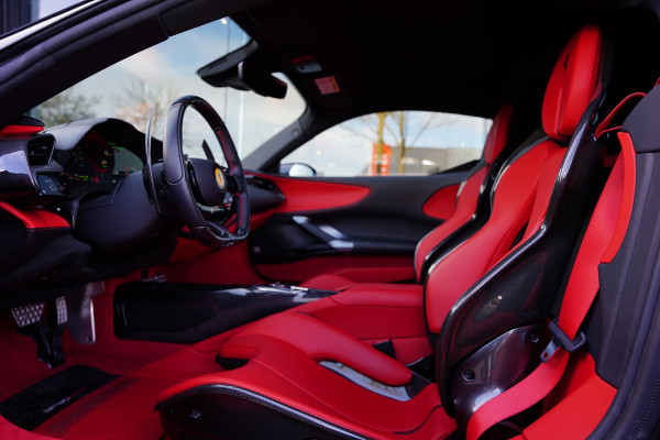 Ferrari SF90 Stradale 4.0 V8 / Carbon Interieur + Exterieur / Lifting