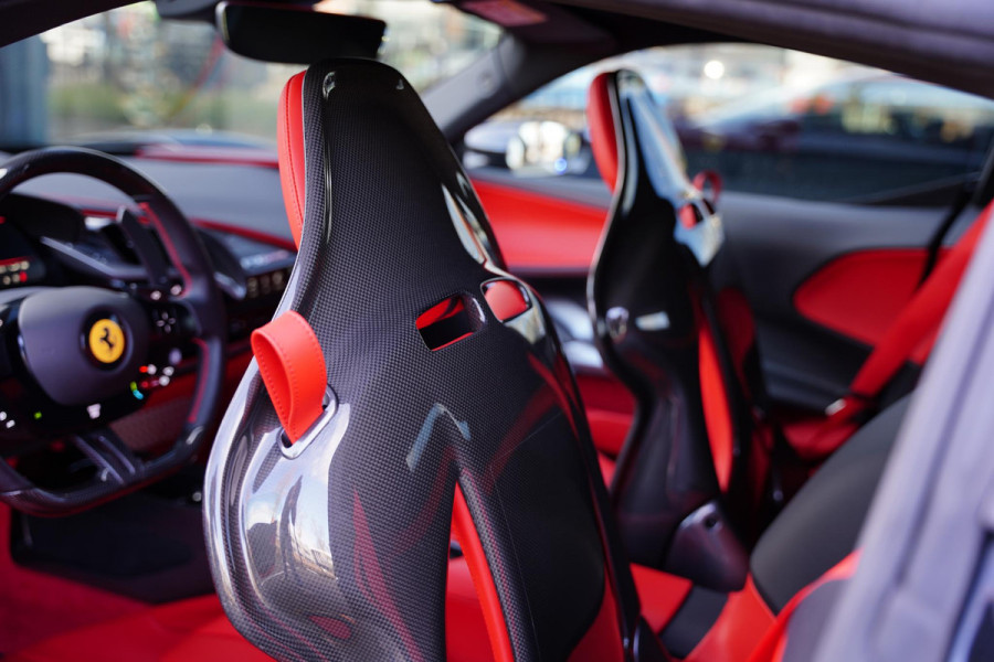 Ferrari SF90 Stradale 4.0 V8 / Carbon Interieur + Exterieur / Lifting