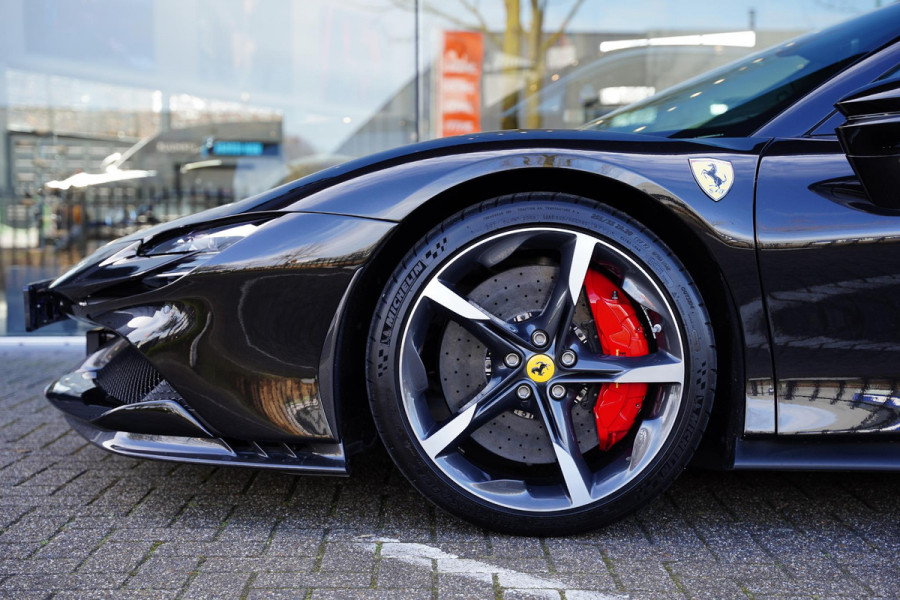Ferrari SF90 Stradale 4.0 V8 / Carbon Interieur + Exterieur / Lifting