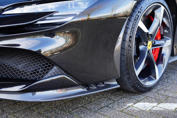 Ferrari SF90 Stradale 4.0 V8 / Carbon Interieur + Exterieur / Lifting
