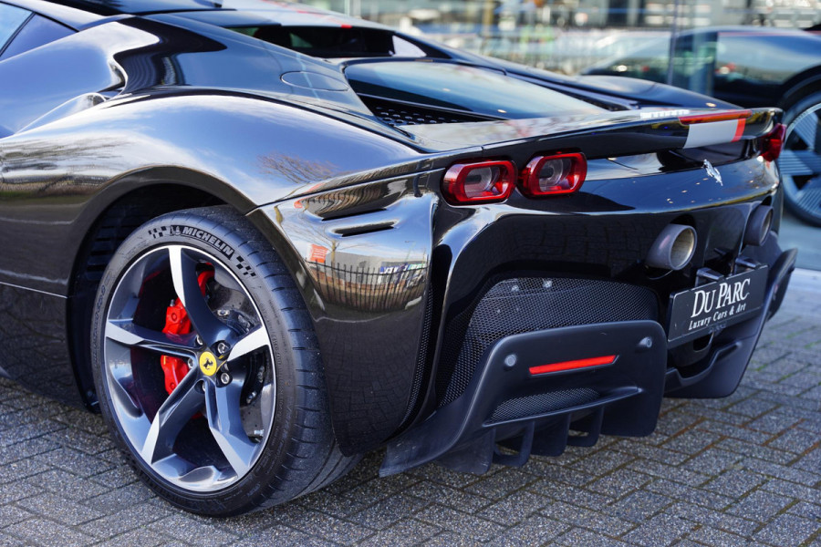 Ferrari SF90 Stradale 4.0 V8 / Carbon Interieur + Exterieur / Lifting