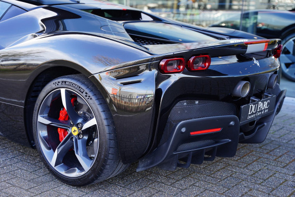 Ferrari SF90 Stradale 4.0 V8 / Carbon Interieur + Exterieur / Lifting