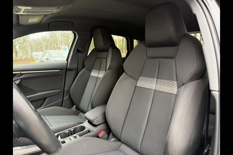 Audi A3 Sportback 35 TFSI 150pk Advanced Edition / Carplay / Camera / Parkeer assistent / 17'' LM / Trekhaak