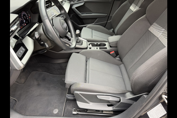 Audi A3 Sportback 35 TFSI 150pk Advanced Edition / Carplay / Camera / Parkeer assistent / 17'' LM / Trekhaak