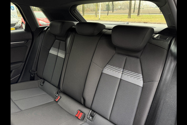 Audi A3 Sportback 35 TFSI 150pk Advanced Edition / Carplay / Camera / Parkeer assistent / 17'' LM / Trekhaak