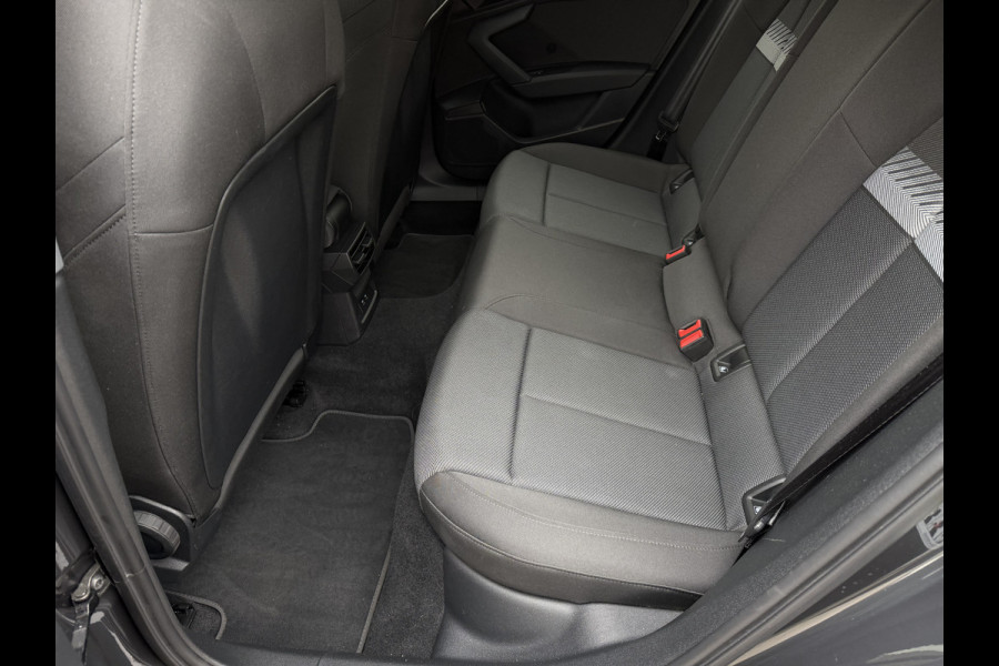 Audi A3 Sportback 35 TFSI 150pk Advanced Edition / Carplay / Camera / Parkeer assistent / 17'' LM / Trekhaak