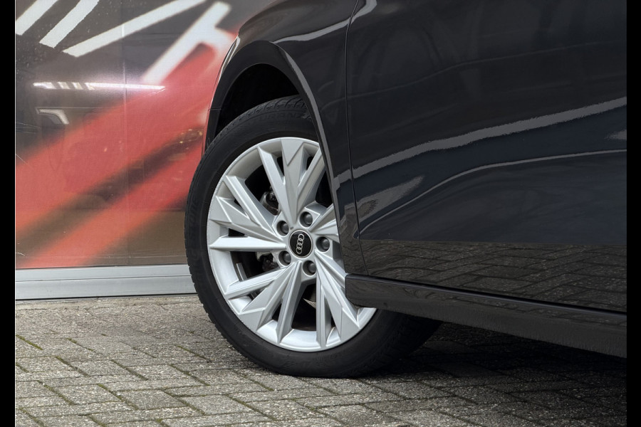 Audi A3 Sportback 35 TFSI 150pk Advanced Edition / Carplay / Camera / Parkeer assistent / 17'' LM / Trekhaak