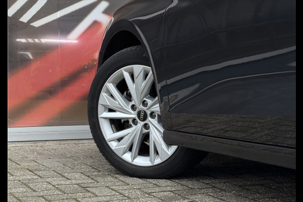 Audi A3 Sportback 35 TFSI 150pk Advanced Edition / Carplay / Camera / Parkeer assistent / 17'' LM / Trekhaak