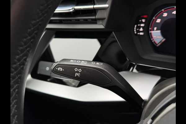 Audi A3 Sportback 35 TFSI 150pk Advanced Edition / Carplay / Camera / Parkeer assistent / 17'' LM / Trekhaak