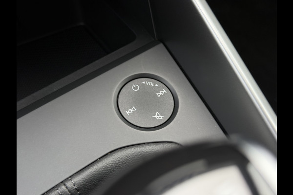 Audi A3 Sportback 35 TFSI 150pk Advanced Edition / Carplay / Camera / Parkeer assistent / 17'' LM / Trekhaak