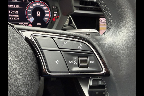 Audi A3 Sportback 35 TFSI 150pk Advanced Edition / Carplay / Camera / Parkeer assistent / 17'' LM / Trekhaak