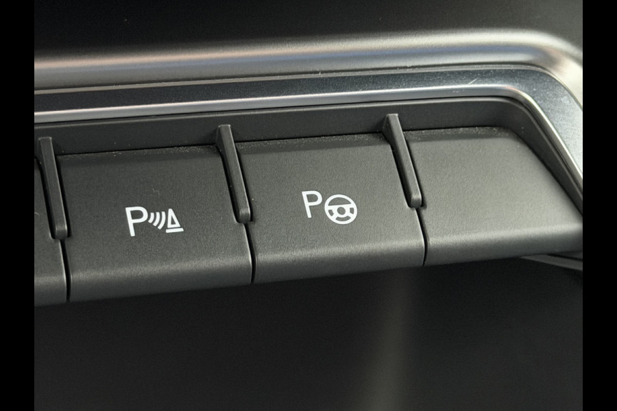 Audi A3 Sportback 35 TFSI 150pk Advanced Edition / Carplay / Camera / Parkeer assistent / 17'' LM / Trekhaak