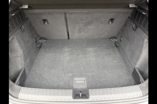 Audi A3 Sportback 35 TFSI 150pk Advanced Edition / Carplay / Camera / Parkeer assistent / 17'' LM / Trekhaak