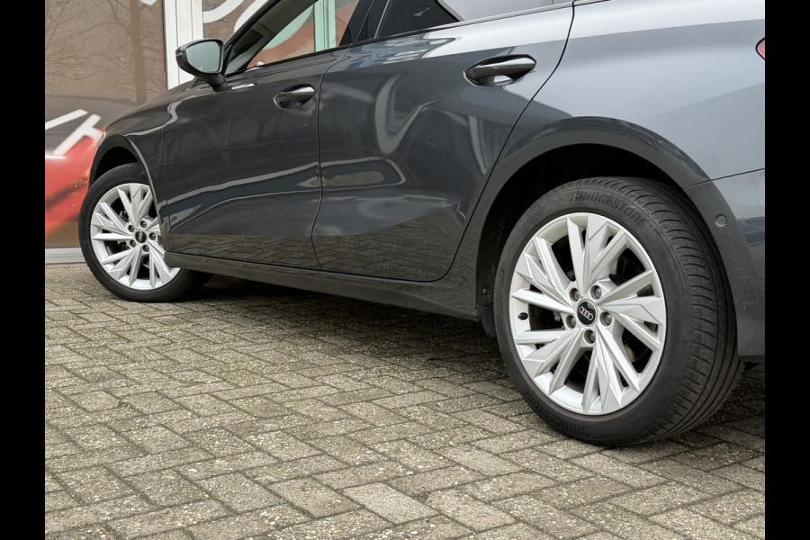 Audi A3 Sportback 35 TFSI 150pk Advanced Edition / Carplay / Camera / Parkeer assistent / 17'' LM / Trekhaak