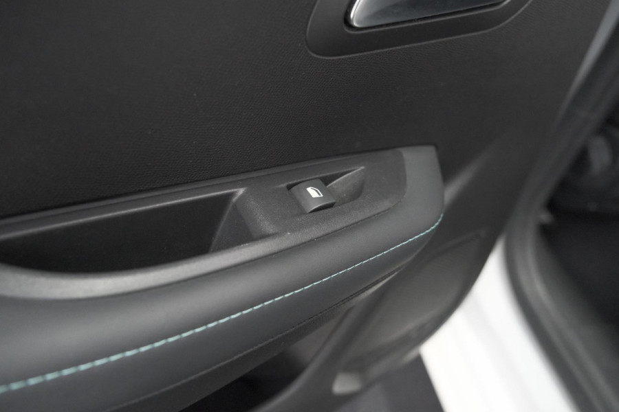 Peugeot 208 PureTech 100 Allure | Apple Carplay | Parkeersensoren