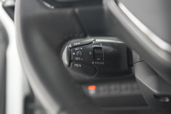 Peugeot 208 PureTech 100 Allure | Apple Carplay | Parkeersensoren