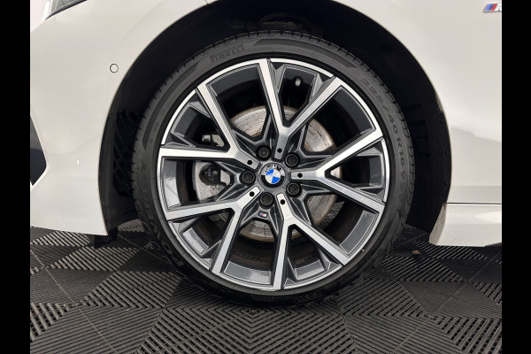 BMW 2 Serie Gran Coupé 220i M-Sportpack Business Edition (INCL-BTW) Aut. *PANO | MICROFIBRE-SPORTSEATS | FULL-LED | DIGI-COCKPIT | CAMERA | NAVI-FULLMAP | HIFI-SOUND | DAB+ | ECC | PDC | CRUISE | CARPLAY | KEYLESS | PRIVACYGLASS | 18"ALU*